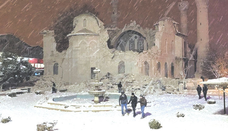 Ο σεισμός των 7.8 ρίχτερ ήταν ο ισχυρότερος που έχει πλήξει την Τουρκία εδώ και έναν αιώνα