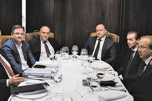 Να τα μας στην Κύπρο! Με σχεδιασμό και παρέμβαση της Μόσχας, η Βουλή της Κύπρου το 2016 ενέκρινε ψήφισμα με το οποίο ζητούσε από την κυβέρνηση να εργαστεί εντός της ΕΕ για να αρθούν οι κυρώσεις που είχαν επιβληθεί στη Ρωσία για την παράνομη προσάρτηση της Κριμαίας.