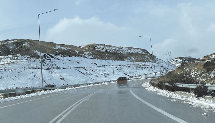 Χιονόπτωση και δυσκολία στις  μετακινήσεις στην Αγία Βαρβάρα