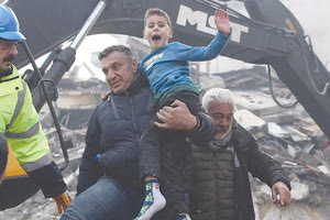 ΤΟΥΡΚΙΑ ΣΕΙΣΜΟΣ: Ο 8χρονος νίκησε τον θάνατο!