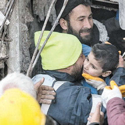 ΤΟΥΡΚΙΑ ΣΕΙΣΜΟΣ: Ο 8χρονος νίκησε τον θάνατο!