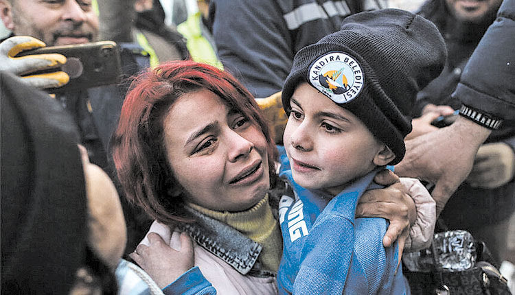 ΤΟΥΡΚΙΑ ΣΕΙΣΜΟΣ: Ο 8χρονος νίκησε τον θάνατο!