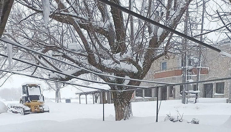 Έντονη χιονόπτωση και ομίχλη χθες στην Αγία Βαρβάρα 