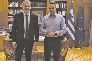 πρώτος επιλαχών ώστε να αναλάβει τη θέση του εκλιπόντος Μανούσου Βολουδάκη είναι ο γενικός γραμματέας του ΕΟΤ Δημήτρης Φραγκάκης