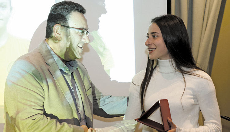 Ο κ. Συντιχάκης τίμησε τη  Μαριάνα Ραπάνη  Η βράβευση της Β. Φραγγοπούλου  από τον κ. Σενετάκη 