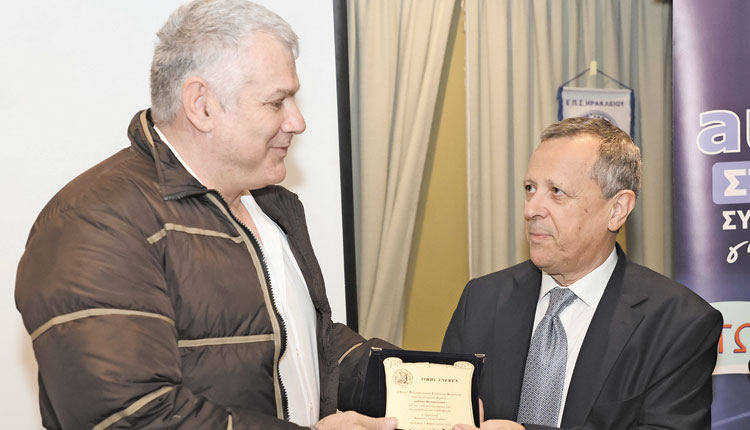 Ο κ. Μπαλτάκος τίμησε τον κ. Φασομυτάκη