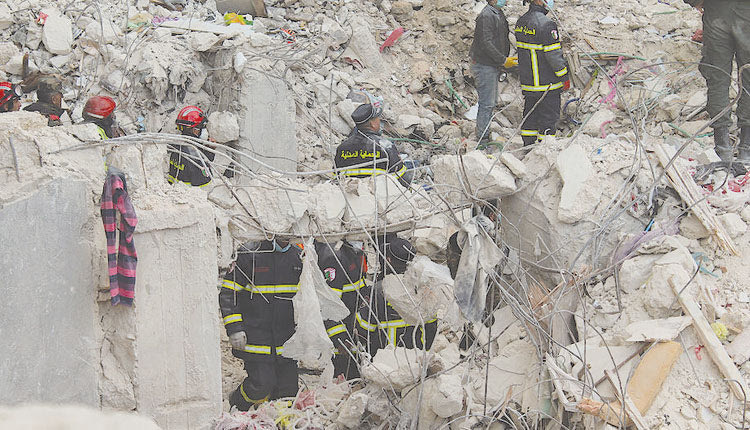 Η αγωνία για την τύχη των ανθρώπων που παραμένουν εγκλωβισμένοι μεγαλώνει, όσο ο χρόνος κυλάει