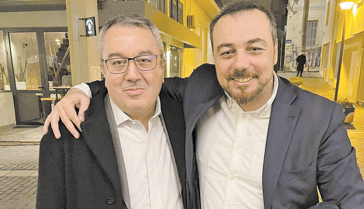 Ο Ηλίας Μόσιαλος ήρθε στην Κρήτη για την τελετή αναγόρευσης του σε επίτιμο διδάκτορα του Πανεπιστημίου και είδε πολλούς φίλους, έχει δεσμούς στο νησί.