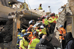 Την έβγαλαν ζωντανή μετά από 104 ώρες!