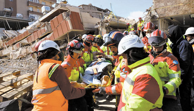 Την έβγαλαν ζωντανή μετά από 104 ώρες!