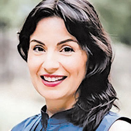 Ο Γιάννης Ραγκούσης, ο οποίος, µετά το διαζύγιό του µε την Κατερίνα Ρούσση µε την οποία απέκτησε τρία παιδιά, φέρεται να είναι σε σοβαρή σχέση µε γνωστή επιχειρηματία από τον νομό Τρικάλων. Πρόκειται για τη Μαρίνα Κοντοτόλη