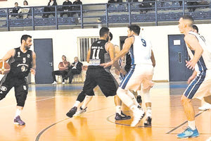 Φάση από το χθεσινό παιχνίδι του ΟΦΗ στην Πεύκη