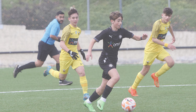 Στιγμιότυπο από το εκτός έδρας παιχνίδι της Κ-15 του ΟΦΗ με την ΑΕΚ