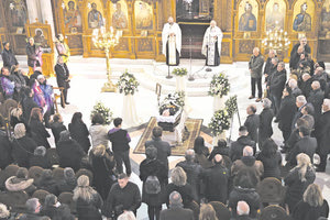 Πλήθος κόσμου στο τελευταίο «αντίο» του Νίκου Τούλη