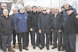 Τα στελέχη της ΔΕΜΑ με τον υφυπουργό Αθλητισμού κ. Αυγενάκη και τον γ.γ. της ΕΟΕ κ. Κολυμπάδη στον Καρτερό