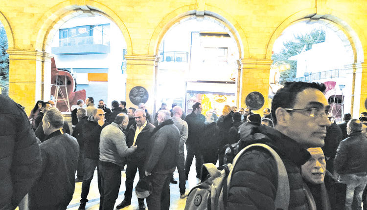 Ασφυκτικά γεμάτη ήταν η αίθουσα του Δημοτικού Συμβουλίου χθες το βράδυ