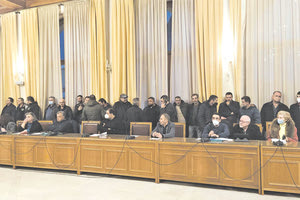 Ασφυκτικά γεμάτη ήταν η αίθουσα του Δημοτικού Συμβουλίου χθες το βράδυ