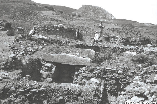 ΦΩΤΟΗΜΕΡΑΣ: 1903. Στον αρχαιολογικό χώρο στα Κουμάσα πάνω από τη Λούκια. Γερμανική Αρχαιολογική Σχολή.