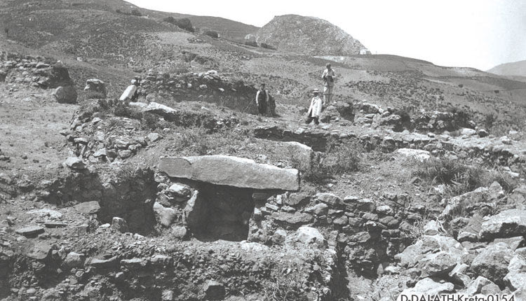 ΦΩΤΟΗΜΕΡΑΣ: 1903. Στον αρχαιολογικό χώρο στα Κουμάσα πάνω από τη Λούκια. Γερμανική Αρχαιολογική Σχολή.