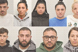 Η αστυνομία έδωσε στη δημοσιότητα, κατόπιν σχετικής διάταξης της Εισαγγελίας Πρωτοδικών Αθηνών, τα στοιχεία ταυτότητας και τις φωτογραφίες 11 ατόμων, μελών εγκληματικής οργάνωσης που διέπρατταν κλοπές.