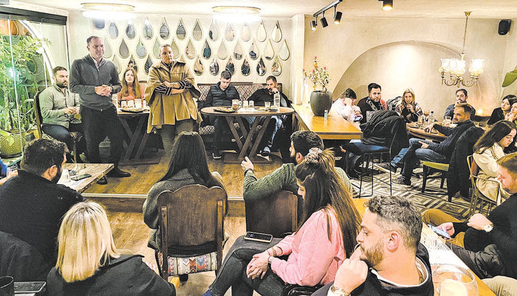 Με νέους στο κέντρο ο Φραγκίσκος Λαμπρινός