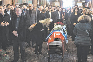 Σε βαρύ κλίμα κηδεύτηκε στη Ρόδο ο βουλευτής του ΣΥΡΙΖΑ Νεκτάριος Σαντορινιός