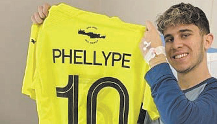 Μια ευχάριστη έκπληξη δέχθηκε ο αρχηγός της Κ19 ΟΦΗ, Κωνσταντίνος Χνάρης, μετά την επέμβαση που έκανε για την αποκατάσταση της ρήξης χιαστού.