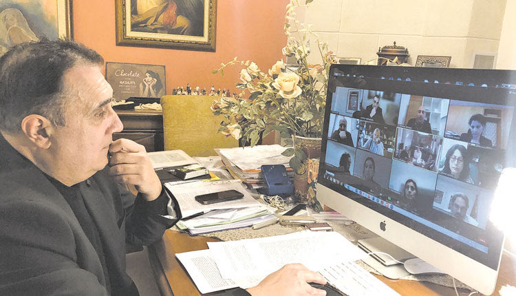 Ο κ. Ταβερναράκης στη διάρκεια της τηλεδιάσκεψης