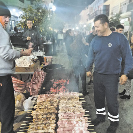 Πραγματικά στο Αρκαλοχώρι ξέρουν πώς να ζουν και να διασκεδάζουν! Μπορεί αυτά τα δύο χρόνια να είναι τόσο δύσκολα γι’ αυτούς, αλλά δεν το βάζουν κάτω!