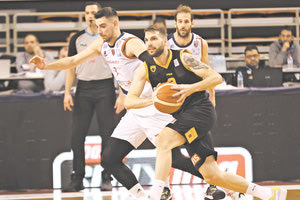 Φάση από τη δύσκολη νίκη της ΑΕΚ