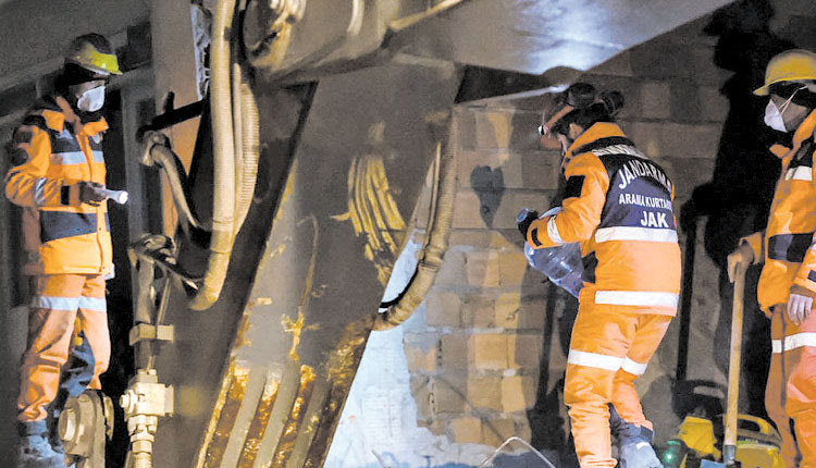 Μια μητέρα και δύο παιδιά διασώθηκαν στην Αντιόχεια (ή Αντάκεια) στην Τουρκία μετά από 228 ολόκληρες κάτω από τα ερείπια.