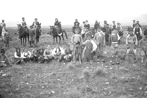 ΦΩΤΟΗΜΕΡΑΣ: Στη Μεσσαρά το 1908. Φωτογραφία Bridgeman Images.