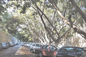 ΗΡΑΚΛΕΙΟ; Αποφασισμένη να ανοίξει το κεφάλαιο των παρκινγκ στα τείχη εμφανίζεται η δημοτική Αρχή