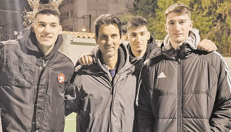 Την παλιά τους… γειτονιά και το ανοιχτό γήπεδο του «Ηράκλειο» ΟΑΑ στη Δουκός Μποφώρ, επισκέφθηκαν τα αδέρφια Καλαϊτζάκη.