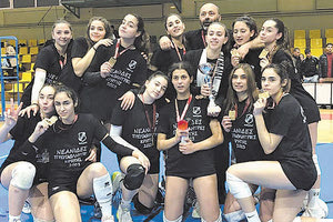 Η πρωταθλήτρια ομάδα Νεανίδων του ΟΦΗ