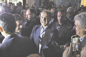 Γιατί εδώ εκλέγομαι και θα εξακολουθώ εδώ να εκλέγομαι", είπε ο Κυριάκος Μητσοτάκης