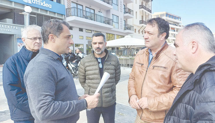 Επέδωσαν ψήφισμα στον βουλευτή Μάξιμο Σενετάκη