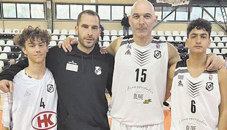 Ο Χρήστος Κοτρώτσιος και ο Άγγελος Φρογάκης που αγωνίζονται με το παιδικό