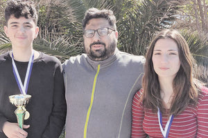 Ο Φαρσάρης και η Διαμαντή του «Ηράκλειο» ΟΑΑ με τον προπονητή του κ. Εμμανουηλίδη