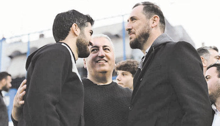 Οι Μιχάλης και Δημήτρης Μπούσης με τον κ. Λυσσάνδρου στη Νεάπολη