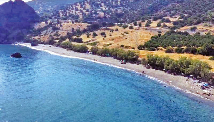 δυτικά του Καστριού Βιάννου μεγάλη παραλία