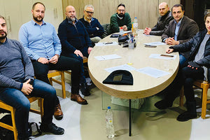 Ο βουλευτής Μάξιμος Σενετάκης με τους φαρμακοποιούς του Ηρακλείου