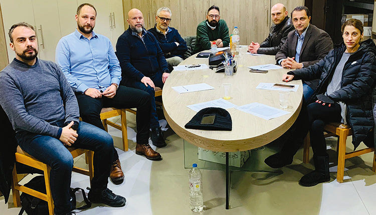 Ο βουλευτής Μάξιμος Σενετάκης με τους φαρμακοποιούς του Ηρακλείου
