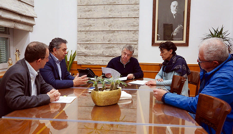 δίκτυο αυτόματων εξωτερικών απινιδωτών στους αθλητικούς χώρους της Κρήτης