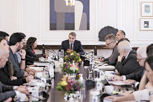 Συνάντηση με εκπροσώπους του καλλιτεχνικού κόσμου είχε χθες ο πρωθυπουργός Κυριάκος Μητσοτάκης