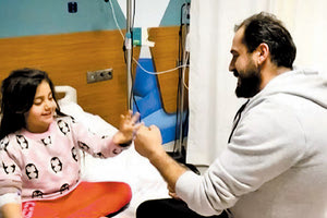 Πατέρας και κόρη περίμεναν μέσα στο σκοτάδι 100 ώρες