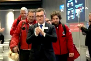 Κωνσταντινούπολη: Με χειροκροτήματα αποχαιρέτησαν τους Έλληνες διασώστες