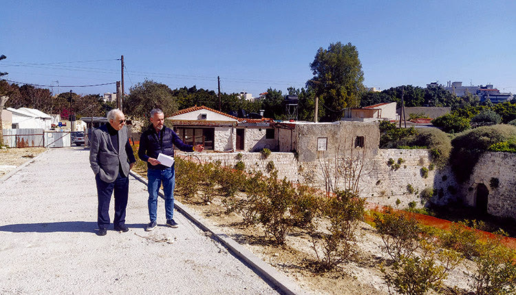 Στα ενετικά τείχη για τα έργα Λαμπρινός και Αναστασάκης