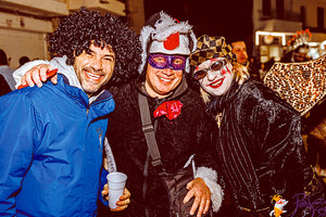 Το Ρέθυμνο ξεφαντώνει με το καρναβάλι