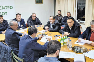 σύσκεψη με τους βουλευτές του Ηρακλείου που συγκάλεσε το Εργατικό Κέντρο Ηρακλείου